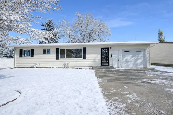 2416 8th St. NW, Minot, ND 58703