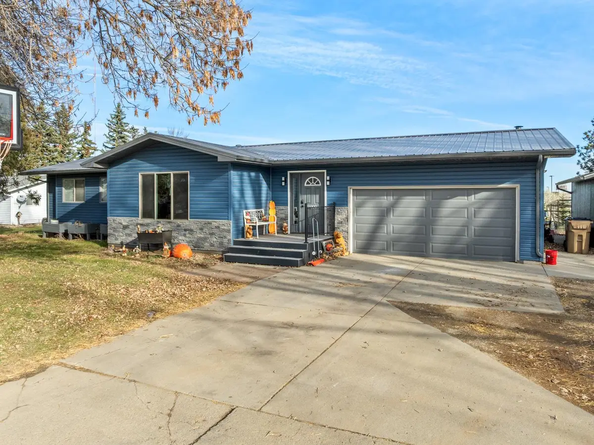 2009 Parkside Dr SW, Minot, ND 58701 - Image #1