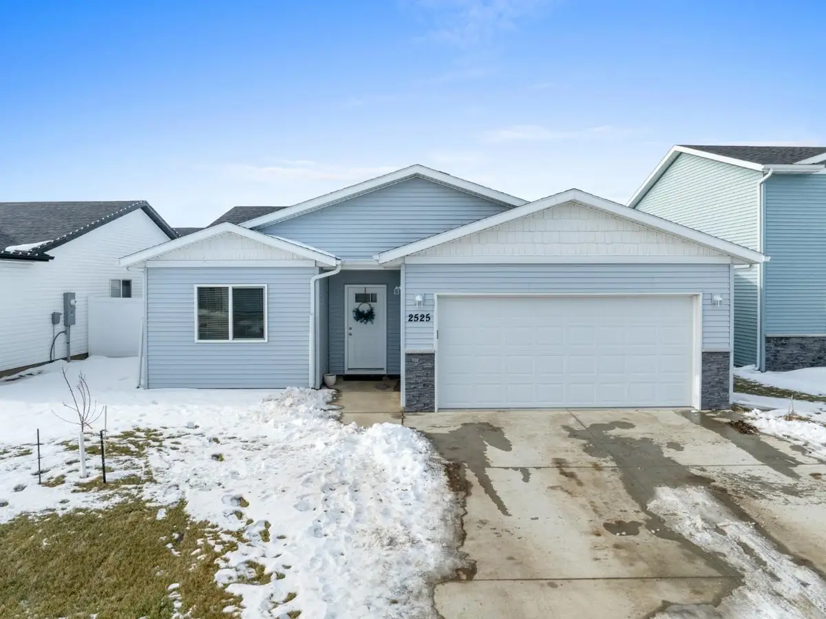 2525 Ivory St, Minot, ND 58703 - Image #1