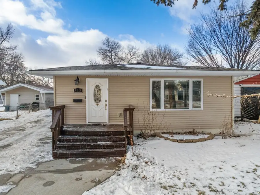 313 19th Street NW, Minot, ND 58703 - Image #2