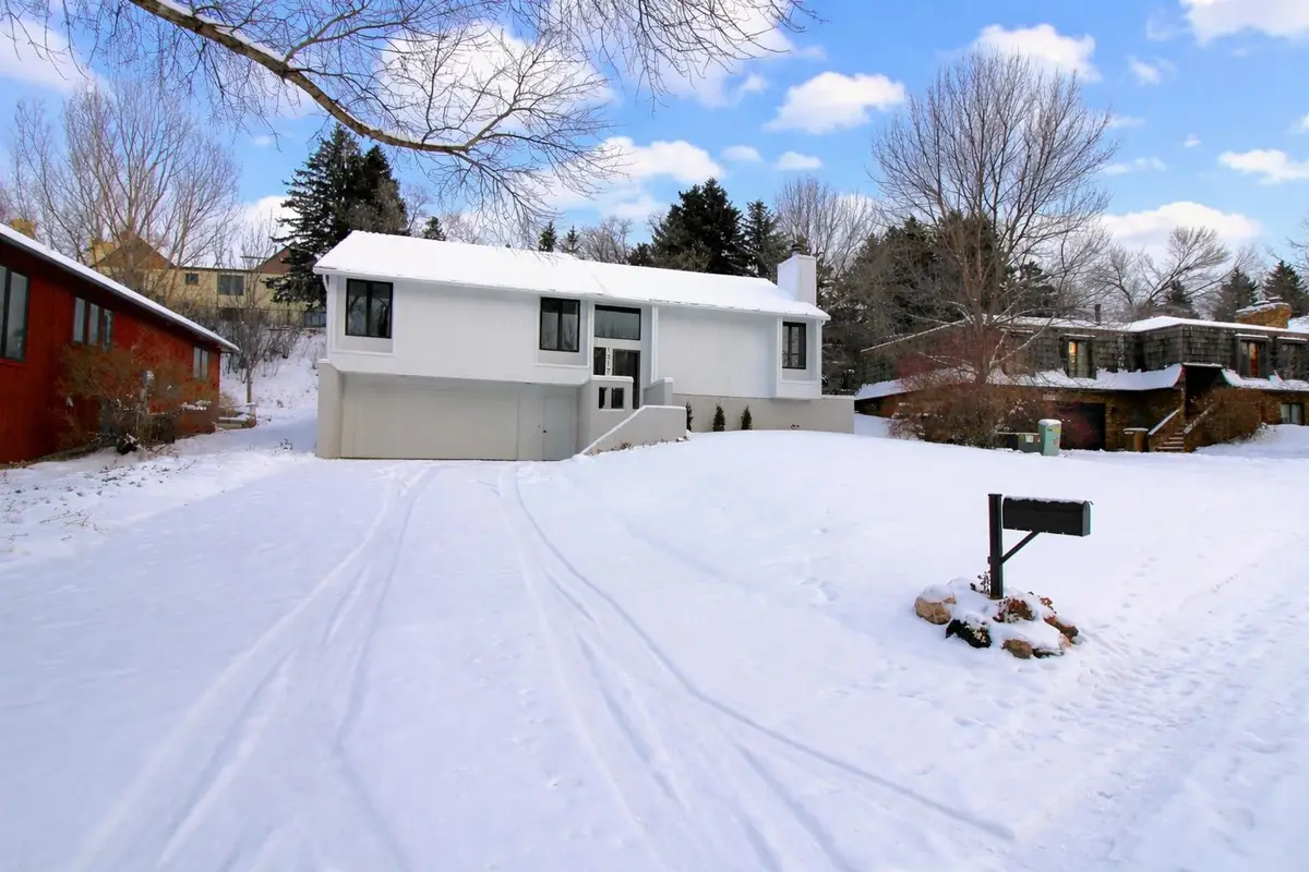 1317 12th St SW, Minot, ND 58701 - Image #1