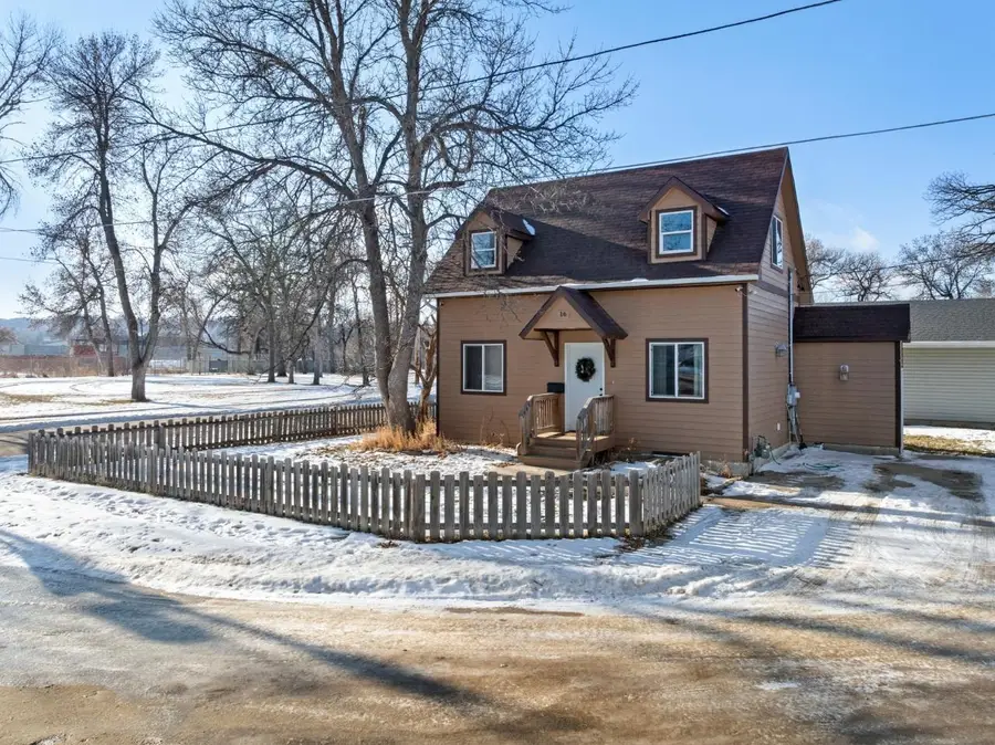 16 15th St SE, Minot, ND 58701 - Image #3