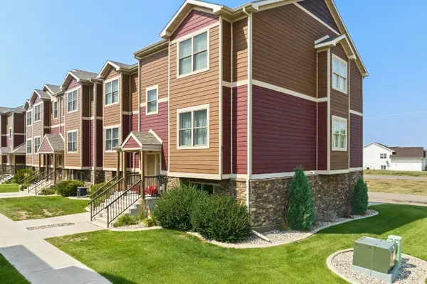 2957 8th St NW, Minot, ND 58703