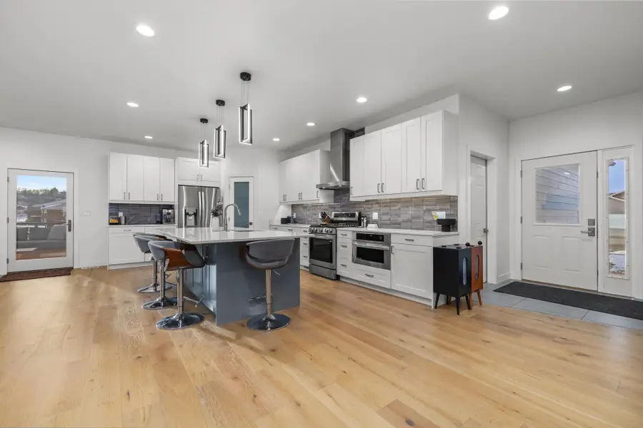 1804 Aspen Circle SW, Minot, ND 58701 - Image #3