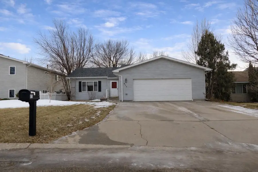915 25TH AVE NW, Minot, ND 58703 - Image #2