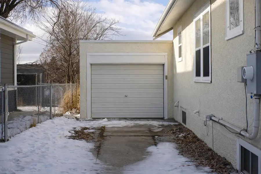 804 Beacon St SW, Minot, ND 58701 - Image #3