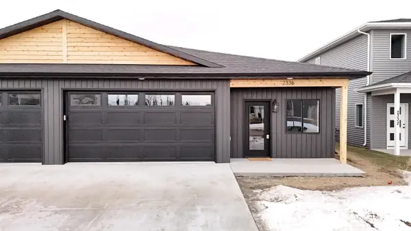 2336 Landmark Dr, Minot, ND 58703-1898