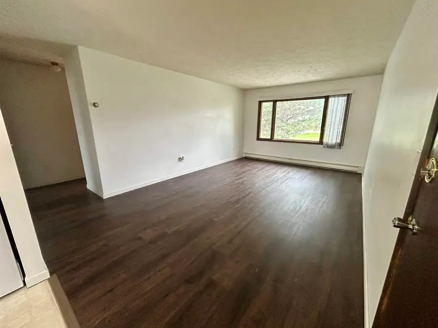 1811 6th St SE, Minot, ND 58701 - Image #3