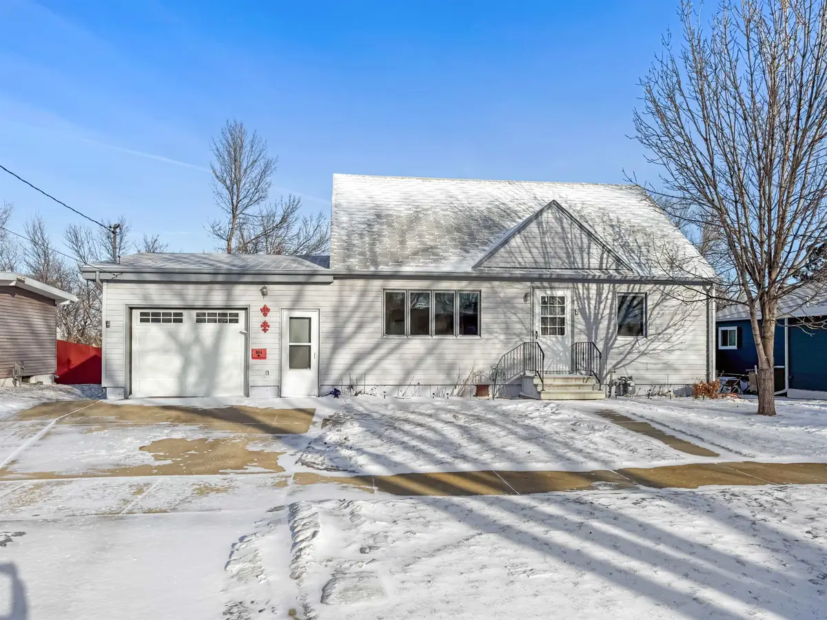 804 14 1/2 Ave SW, Minot, ND 58701 - Image #1