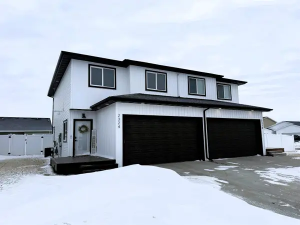 2324 Landmark Dr, Minot, ND 58701