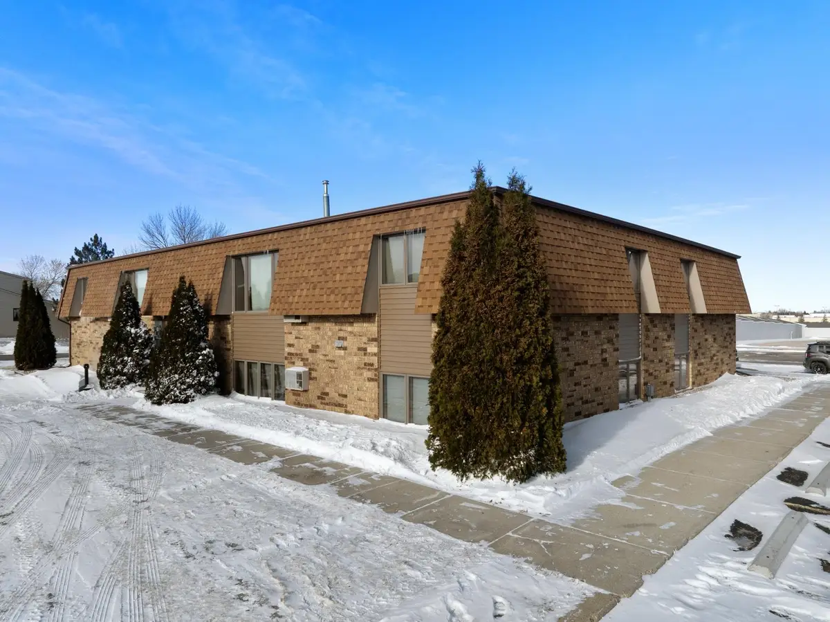 1217 32nd Ave SW, Minot, ND 58701 - Image #1