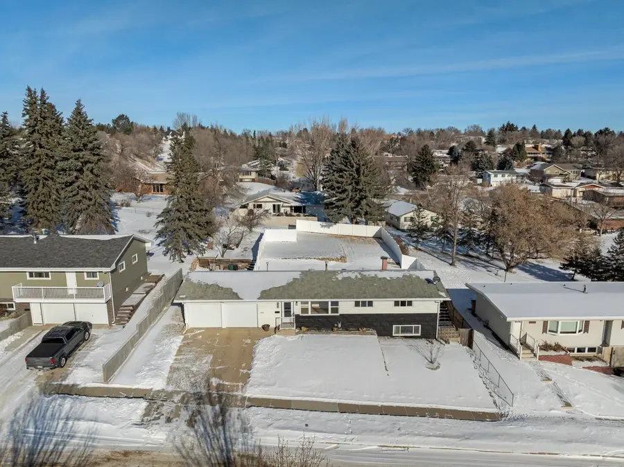 2304 8TH AVE NW, Minot, ND 58703 - Image #3