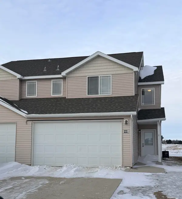221 Adeline Dr, Stanley, ND 58784