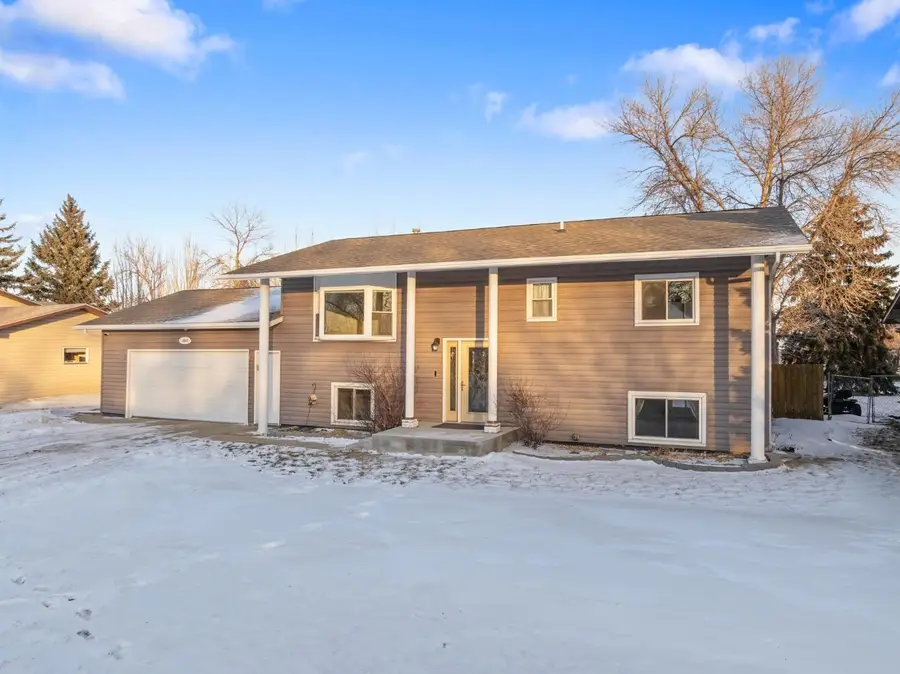 1607 5th St SE, Minot, ND 58701 - #2