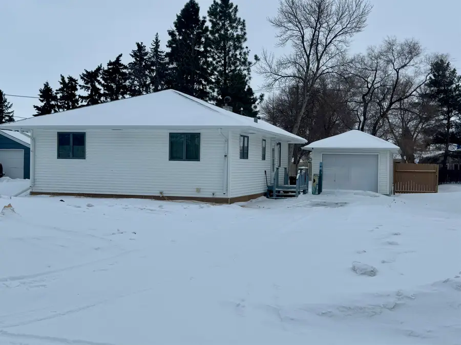 211 12TH ST W, Bottineau, ND 58318 - #2
