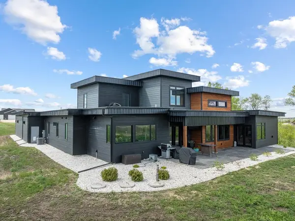 3920 GRAYSON DR, Burlington, ND 58722