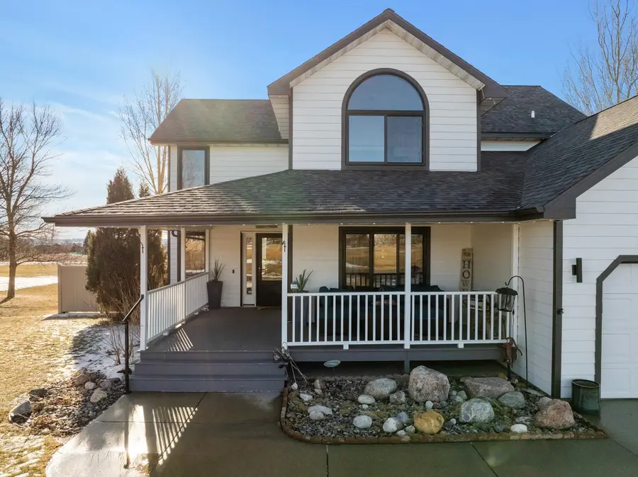 1915 NW 19TH Ave, Minot, ND 58703 - #2