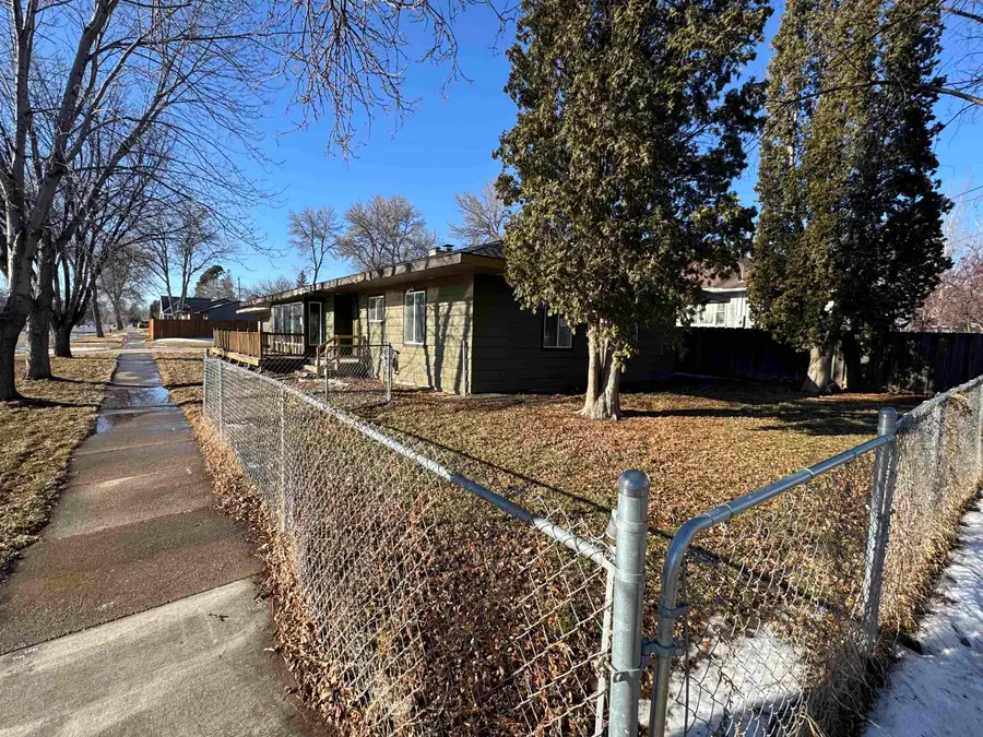 1000 7th Ave NW, Minot, ND 58703 - #3