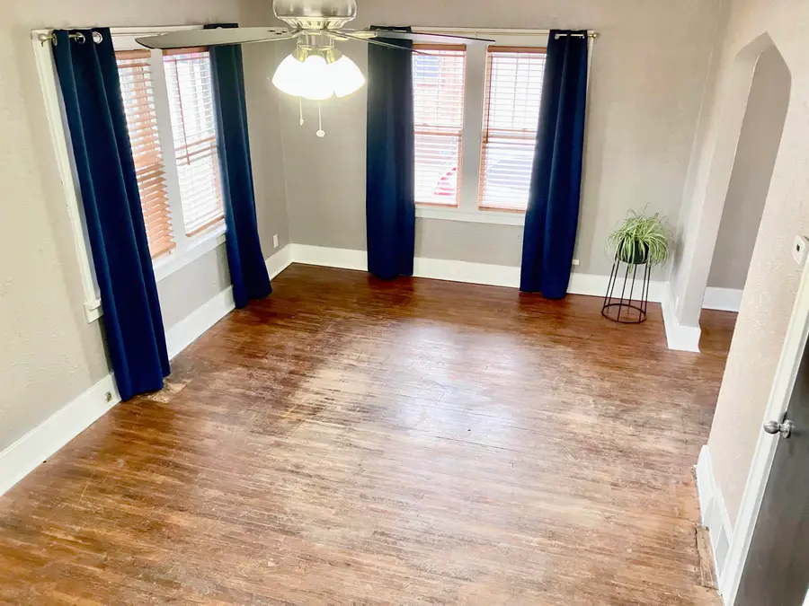 629 Lake St NW, Minot, ND 58703 - #2