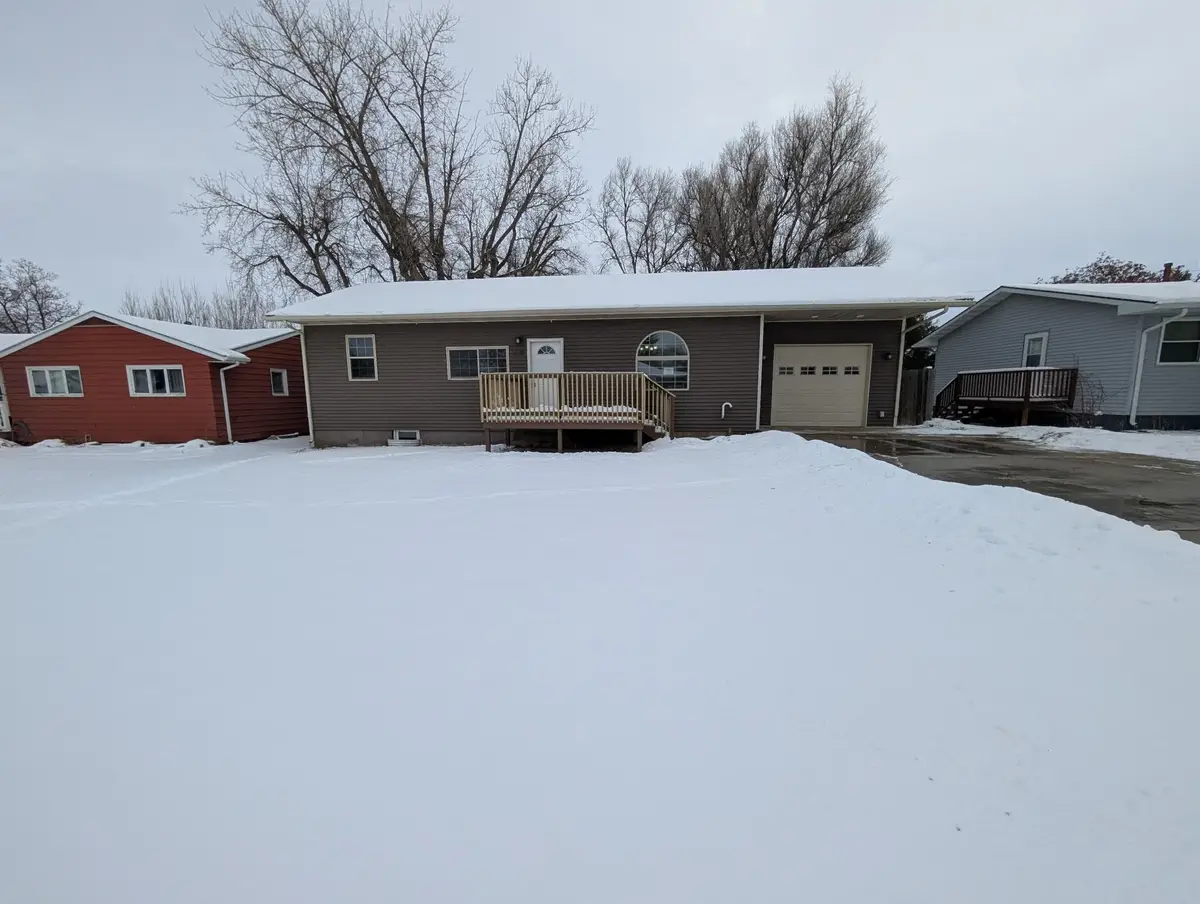 408 NE 4th St NE, Watford City, ND 58854 - #1