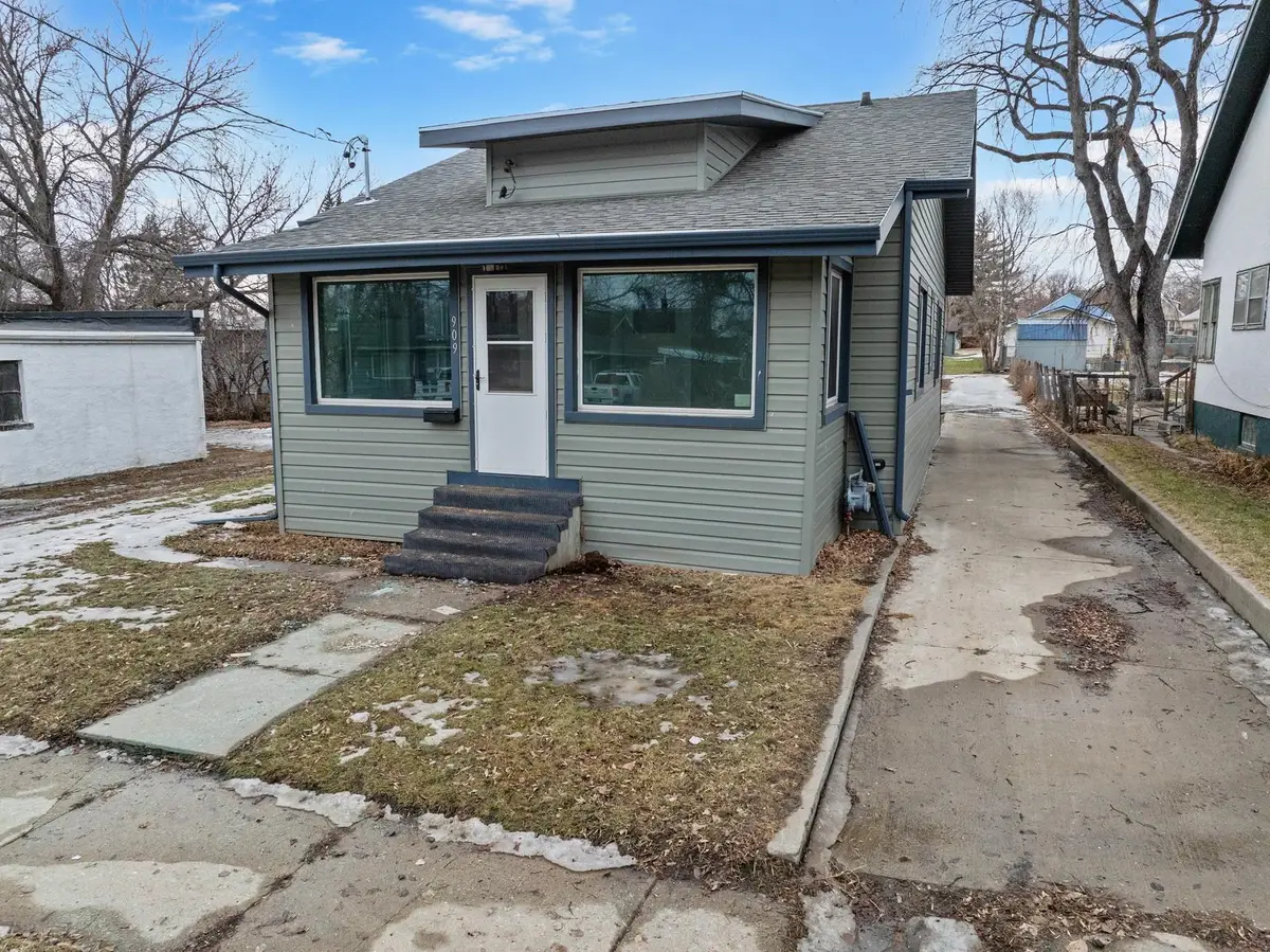 909 Main St N, Minot, ND 58703 - #1