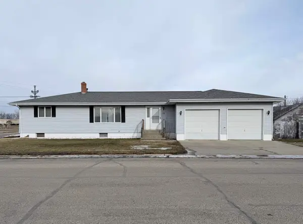 200 1st St, Underwood, ND 58576