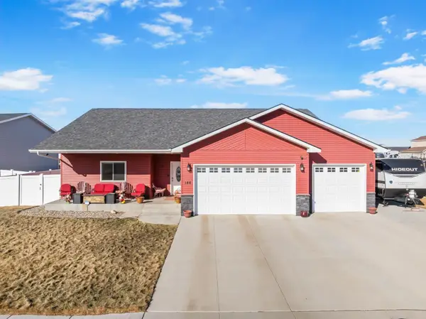 146 Mulberry Loop, Minot, ND 58703