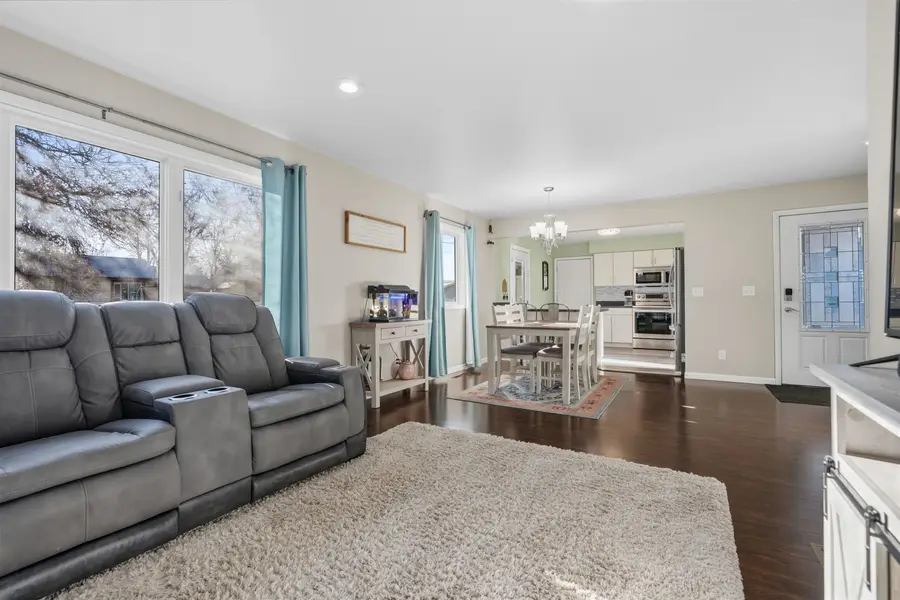 15 SW 22nd St, Minot, ND 58701 - #2