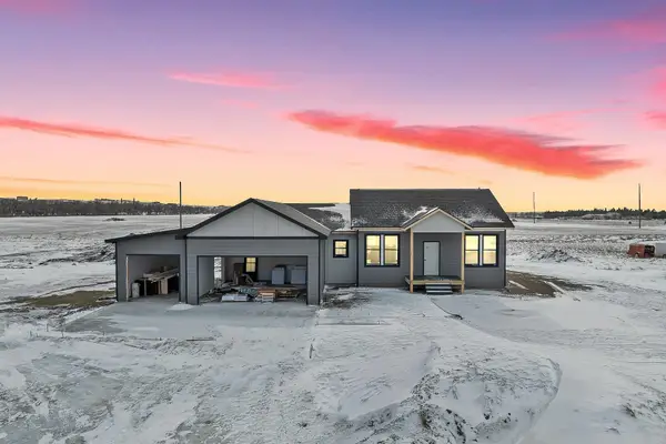 13366 Meadow Creek St, Williston, ND 58801-2237