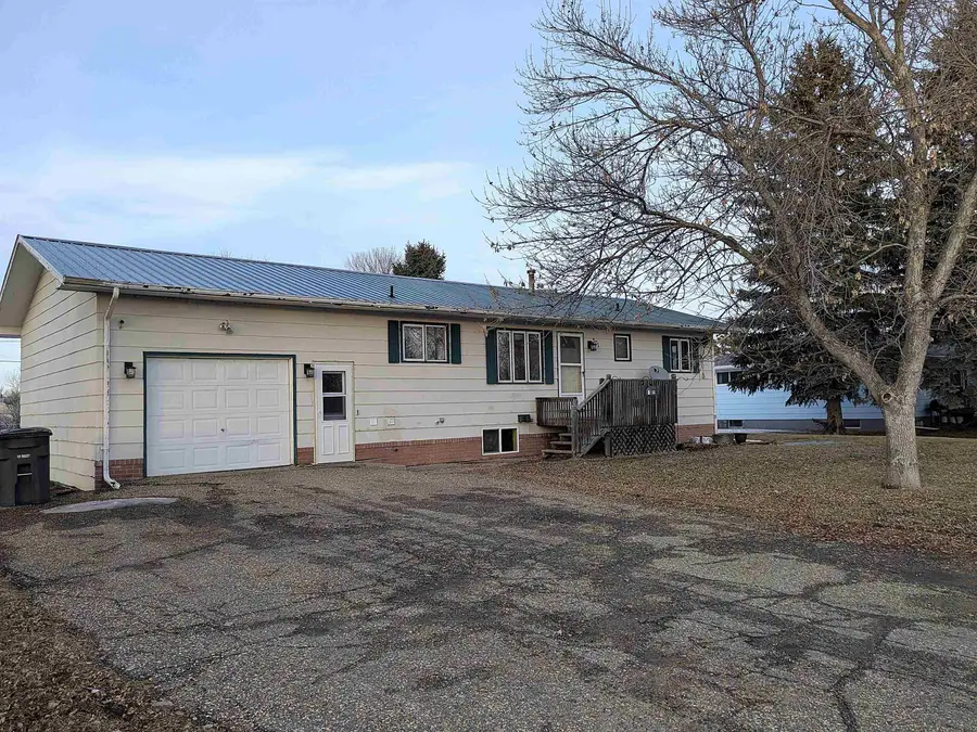 301 6th St NE, Mohall, ND 58761 - #2