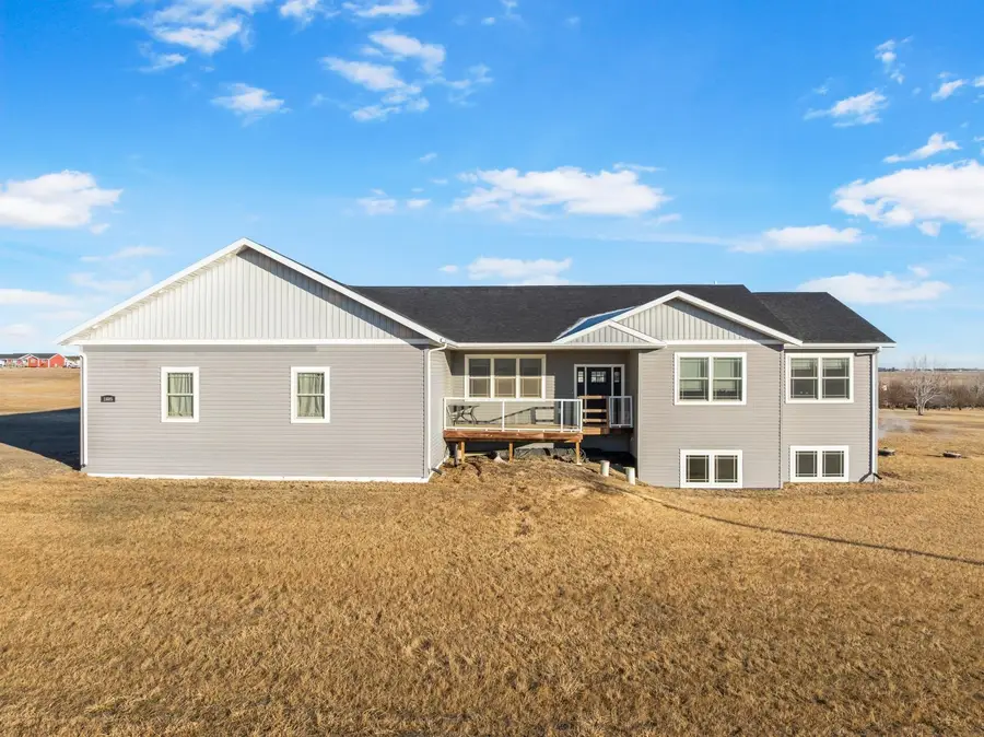 1605 30TH AVE NE, Minot, ND 58703 - #2