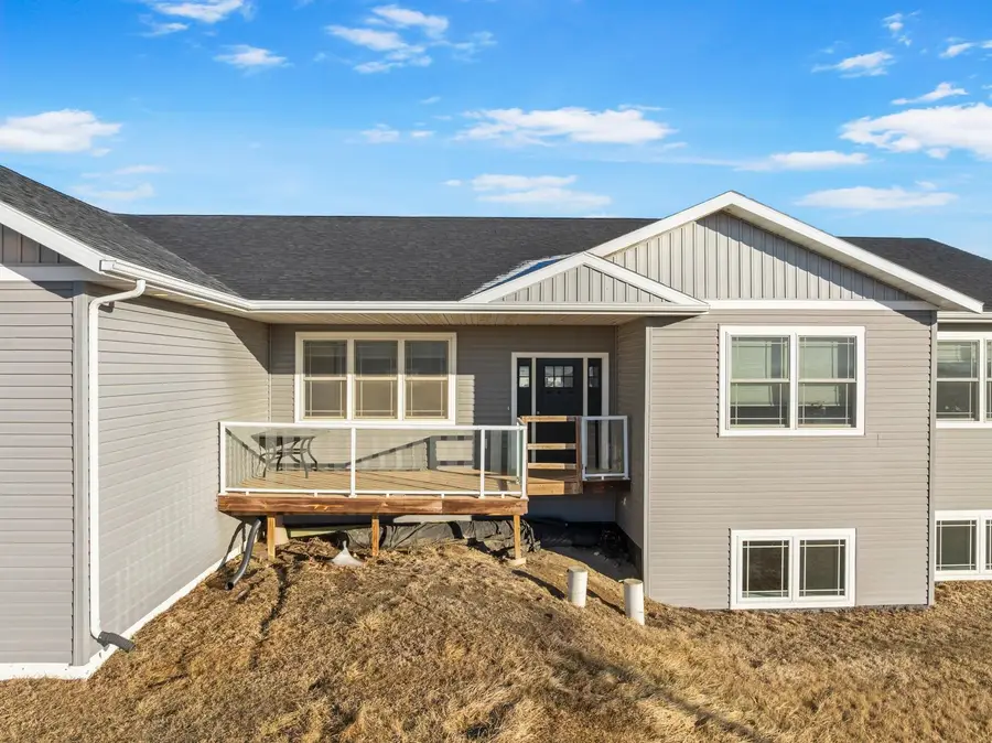 1605 30TH AVE NE, Minot, ND 58703 - #3