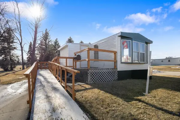 406 31st Ave SE, Minot, ND 58701