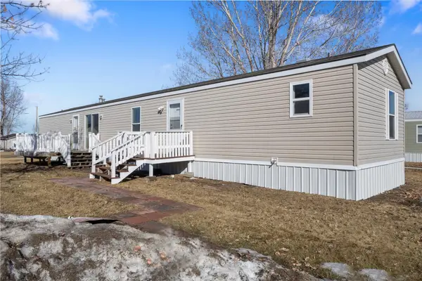 405 31st Ave SE, Minot, ND 58701