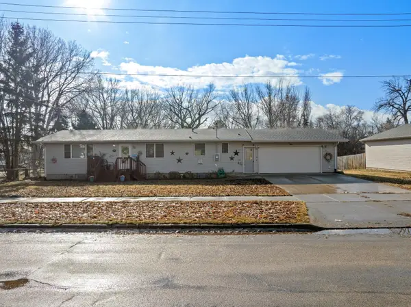 520 7th Ave NE, Minot, ND 58703