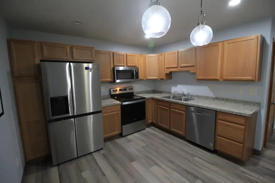 609 11th St NW, Minot, ND 58703 - #2