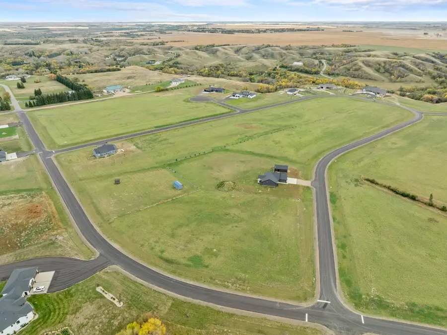 4905 24TH ST SE, Minot, ND 58701 - #3