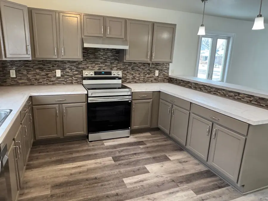 200 18th St NW, Minot, ND 58703 - #3