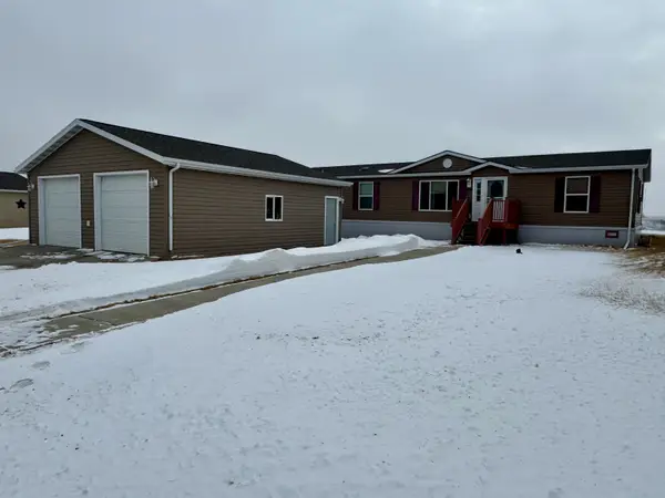709 Aster Loop, Minot, ND 58701