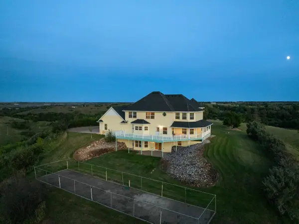 3325 43RD AVE SE, Minot, ND 58701