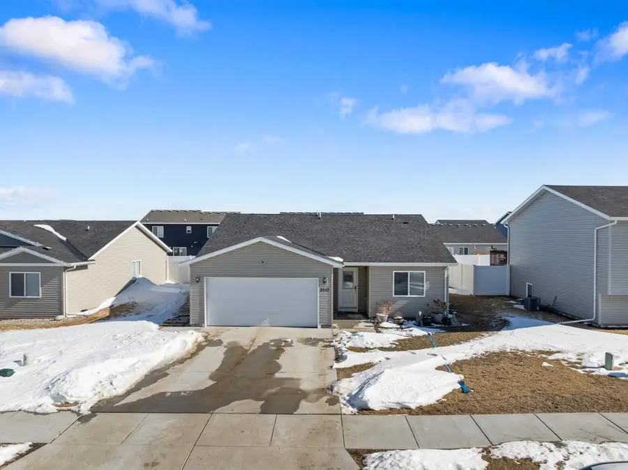 3310 15th St NW, Minot, ND 58703 - #3