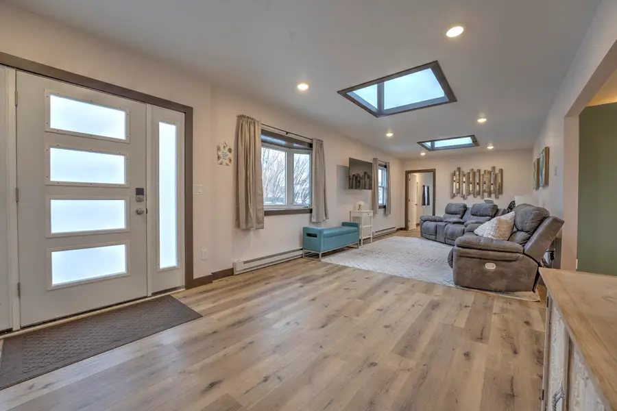 5211 COUNTY RD 19 S, Minot, ND 58701 - #2