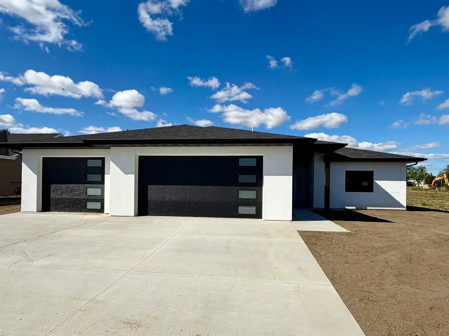 3716 45TH ST SE, Minot, ND 58701 - #2