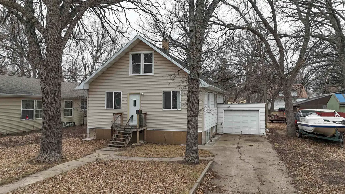 917 4th Ave. NW, Minot, ND 58703 - #1