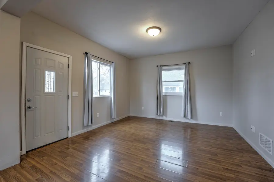 917 4th Ave. NW, Minot, ND 58703 - #2