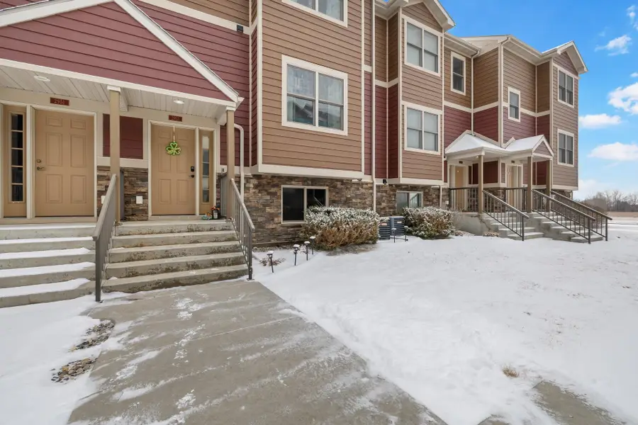 2953 8TH ST NW, Minot, ND 58703 - #2