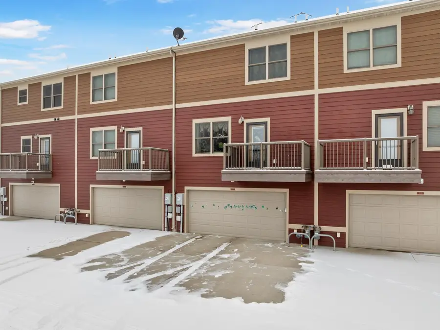 2953 8TH ST NW, Minot, ND 58703 - #3