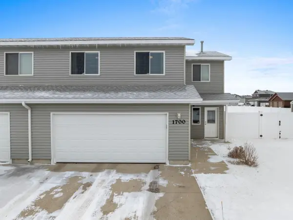 1700 34th Ave SE, Minot, ND 58701