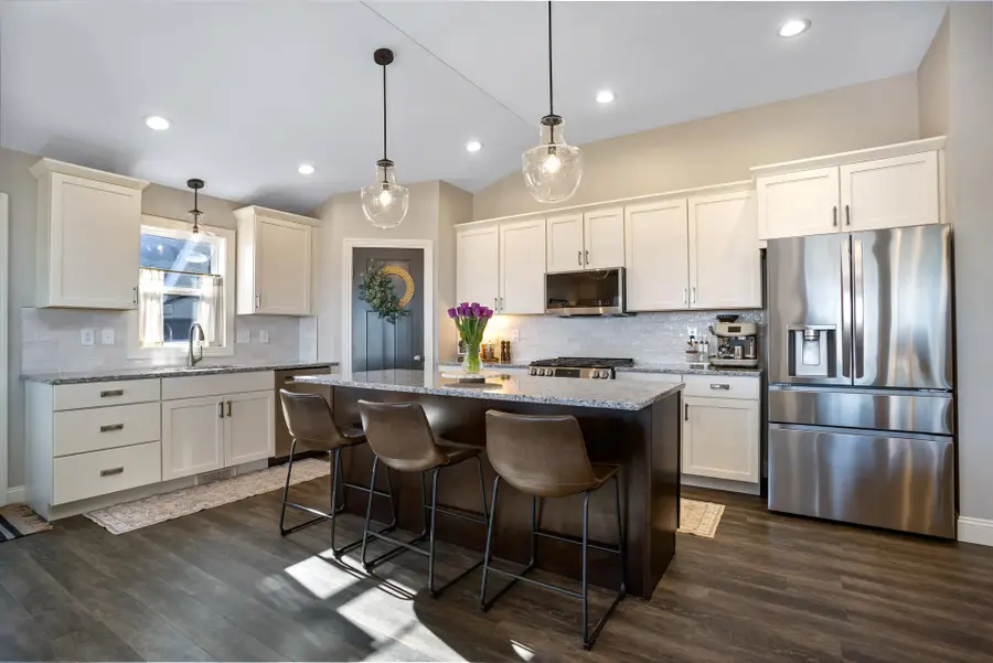 1501 Valley Bluffs Dr. SE, Minot, ND 58701 - #2