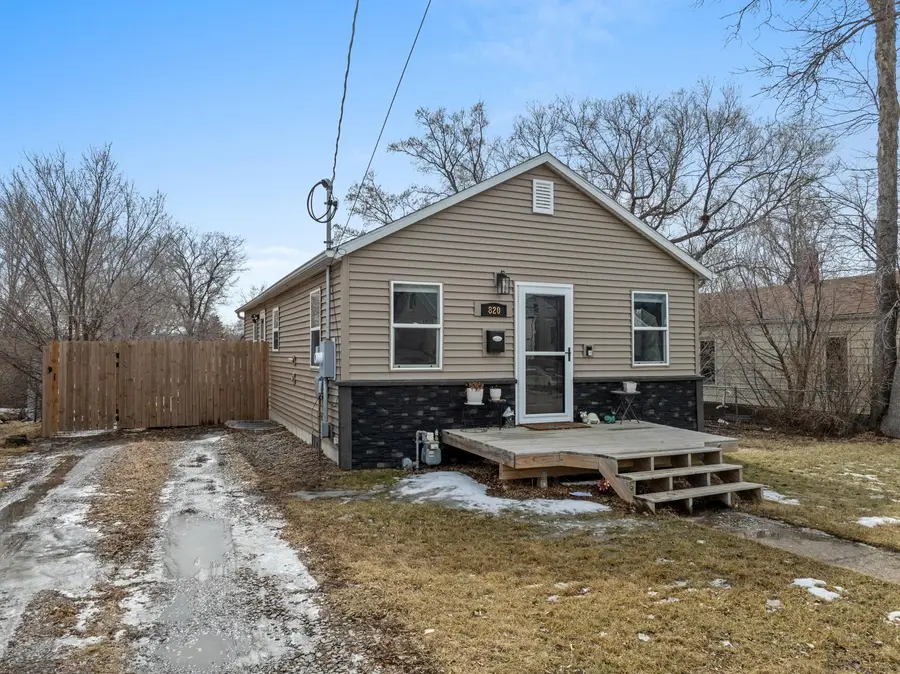 820 NE 9th Ave, Minot, ND 58703 - #2